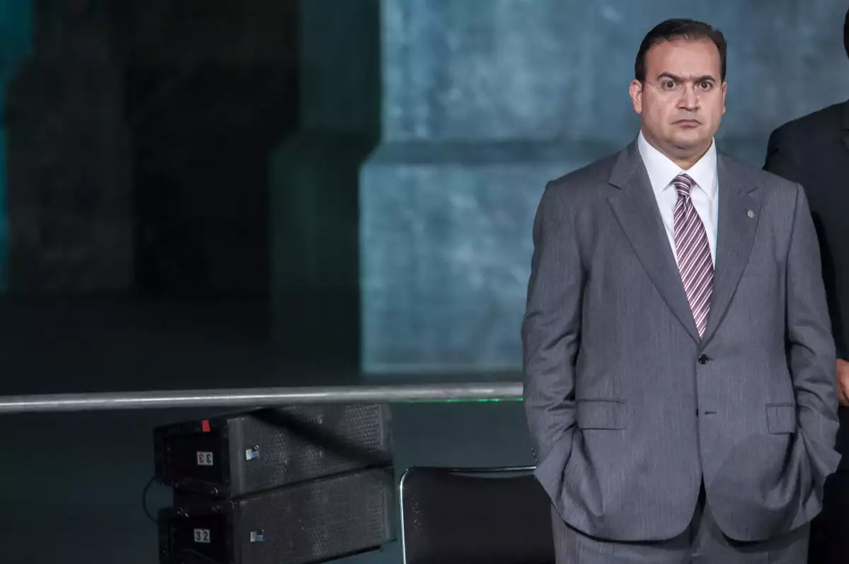 Es acusado de endeudar el estado.