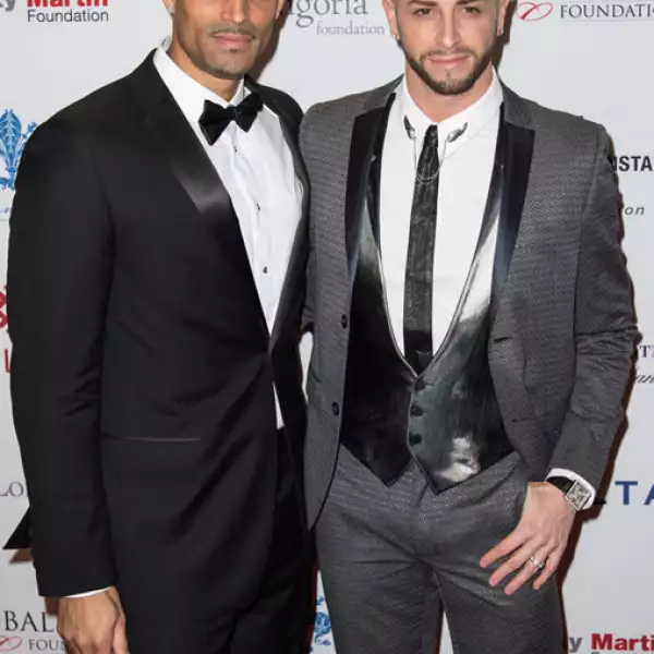 Brian Friedman (a la derecha).