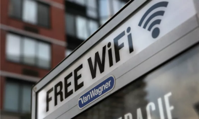 El reporte indica que las mujeres tienden a conectarse menos que los hombres.  (Foto: Getty Images)