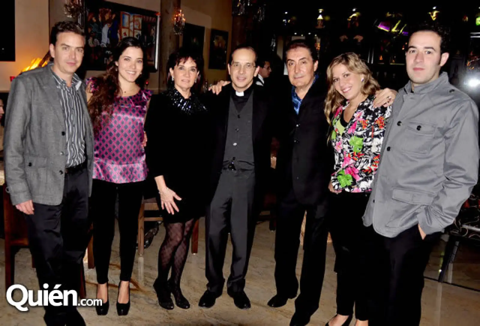 Joe Hinojosa, Gina Saenz de Hinojosa, Irma Reyes de Saenz, Padre Pablo Mejía, Horacio Saenz, Celina Ramos de Saenz y Bruno Saenz