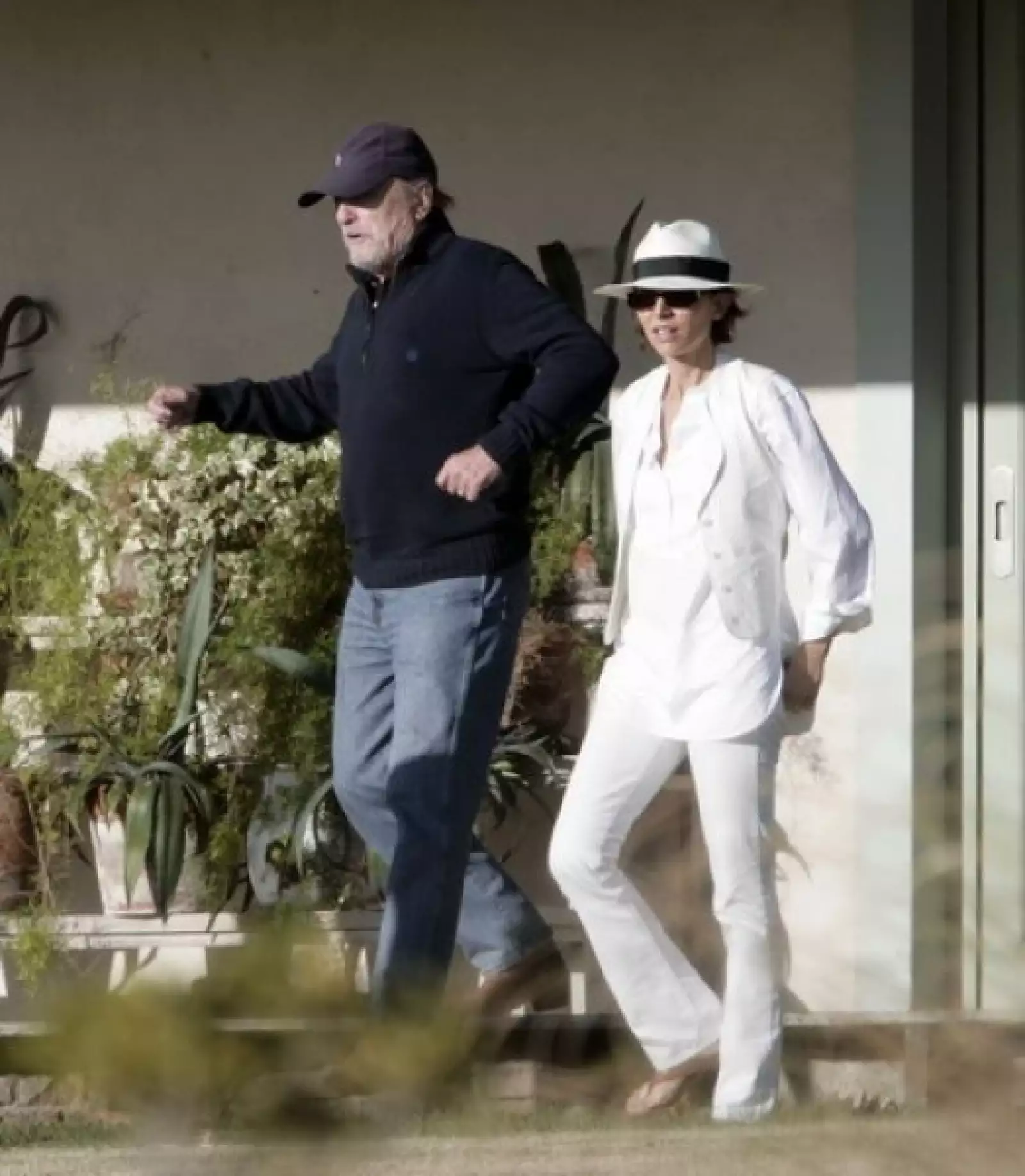 Robert Duvall con su esposa, Luciana Pedraza, de vacaciones en el Top South American Summer Resort en Punta del Este, Uruguay.