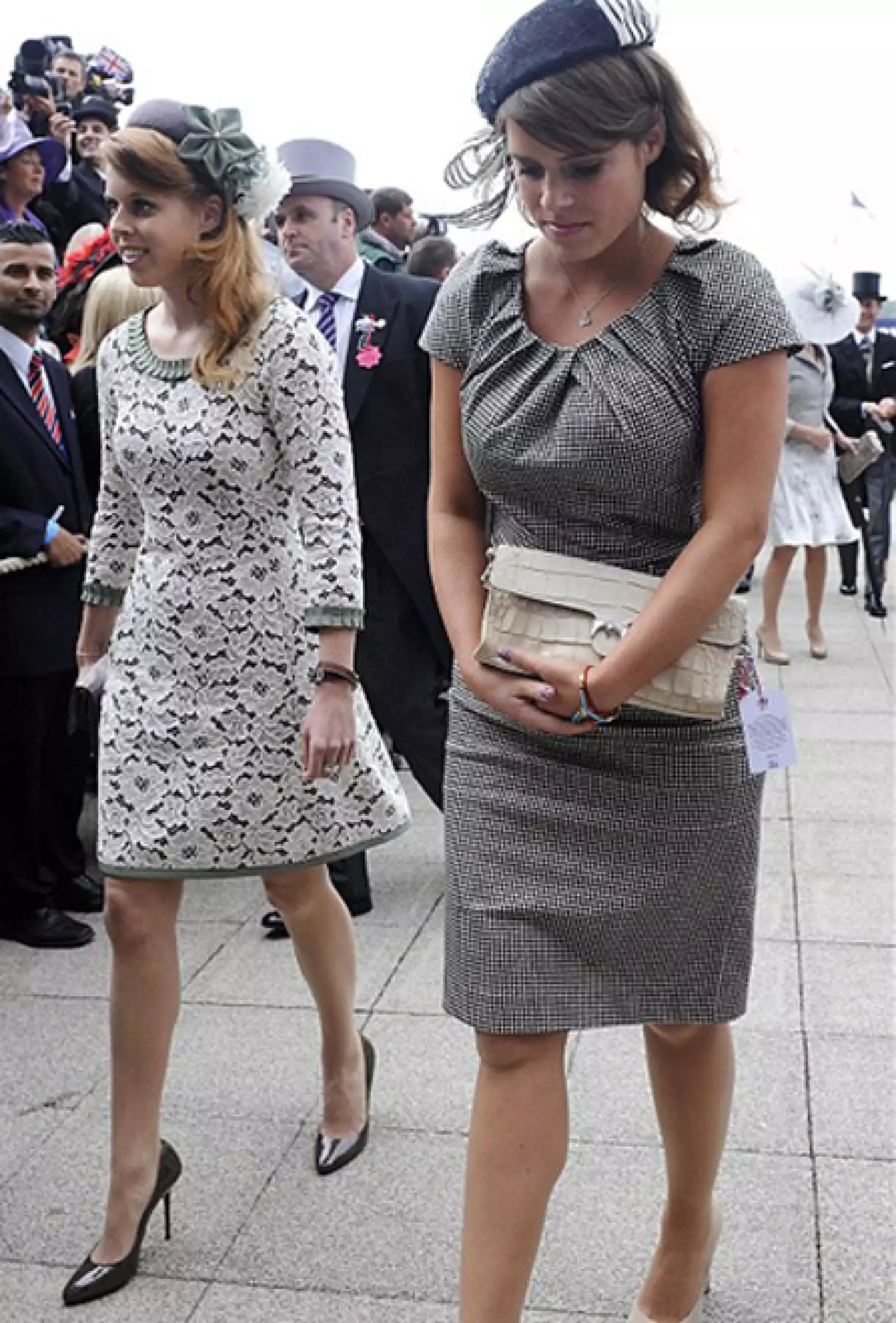 De igual manera lo hizo su hermana Beatriz, quien recibió favorecedoras críticas de los expertos en moda.