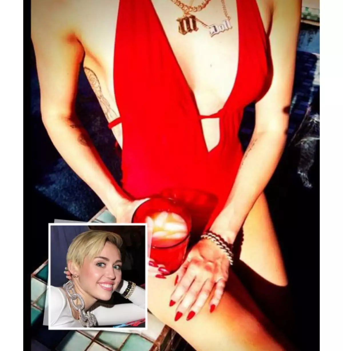 Miley compartió esta fotografía de su escote en traje de baño.