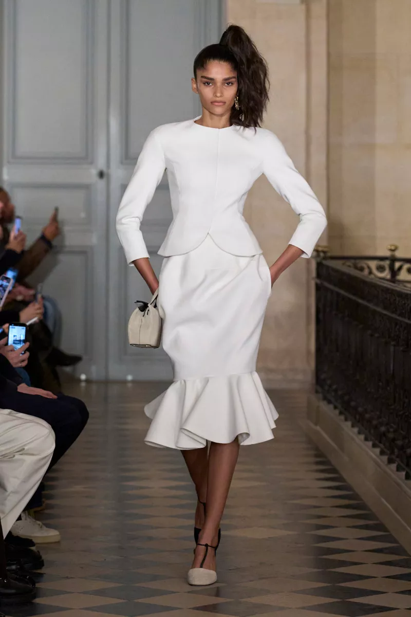 Jacquemus PO F26 001.jpg