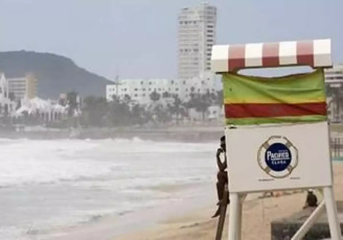 El SMN especificó que el huracán provocará inundaciones en partes bajas, así como deslaves en zonas de montaña, afectaciones a la navegación por lluvias y oleaje elevado (Foto: Reuters)
