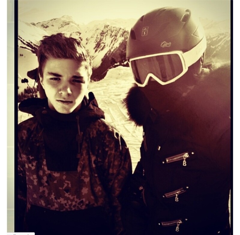 `Digan adiós a 2013 con mi Stonny Boy´, escribió Madonna al pie de esta foto en la que aparece con Rocco de 13 años, quien publicó un video de sus movimientos.
