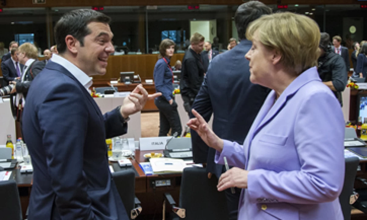 La canciller alemana Angela Merkel busca que el primer ministro de Grecia, Alexis Tsipras, acepte profundizar reformas en pensiones e impuestos. (Foto: Reuters )