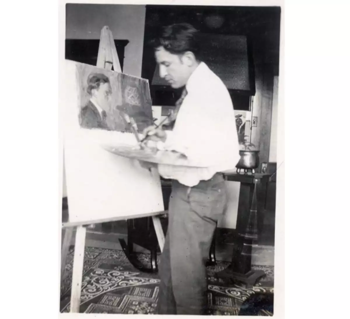 Chespirito publicó una fotografía de su padre, quien era pintor y dibujante.