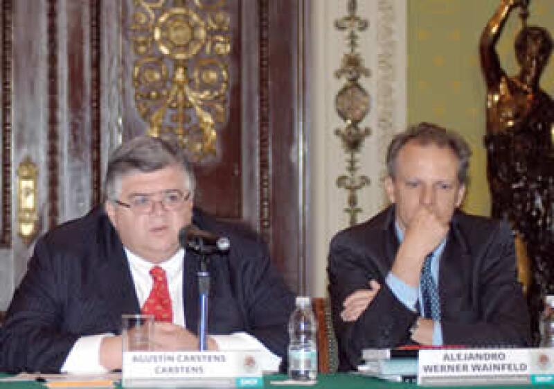 Agustín Carstens y Alejando Werner en Palacio Nacional durante el anuncio del recorte de gasto. (Foto: Notimex)