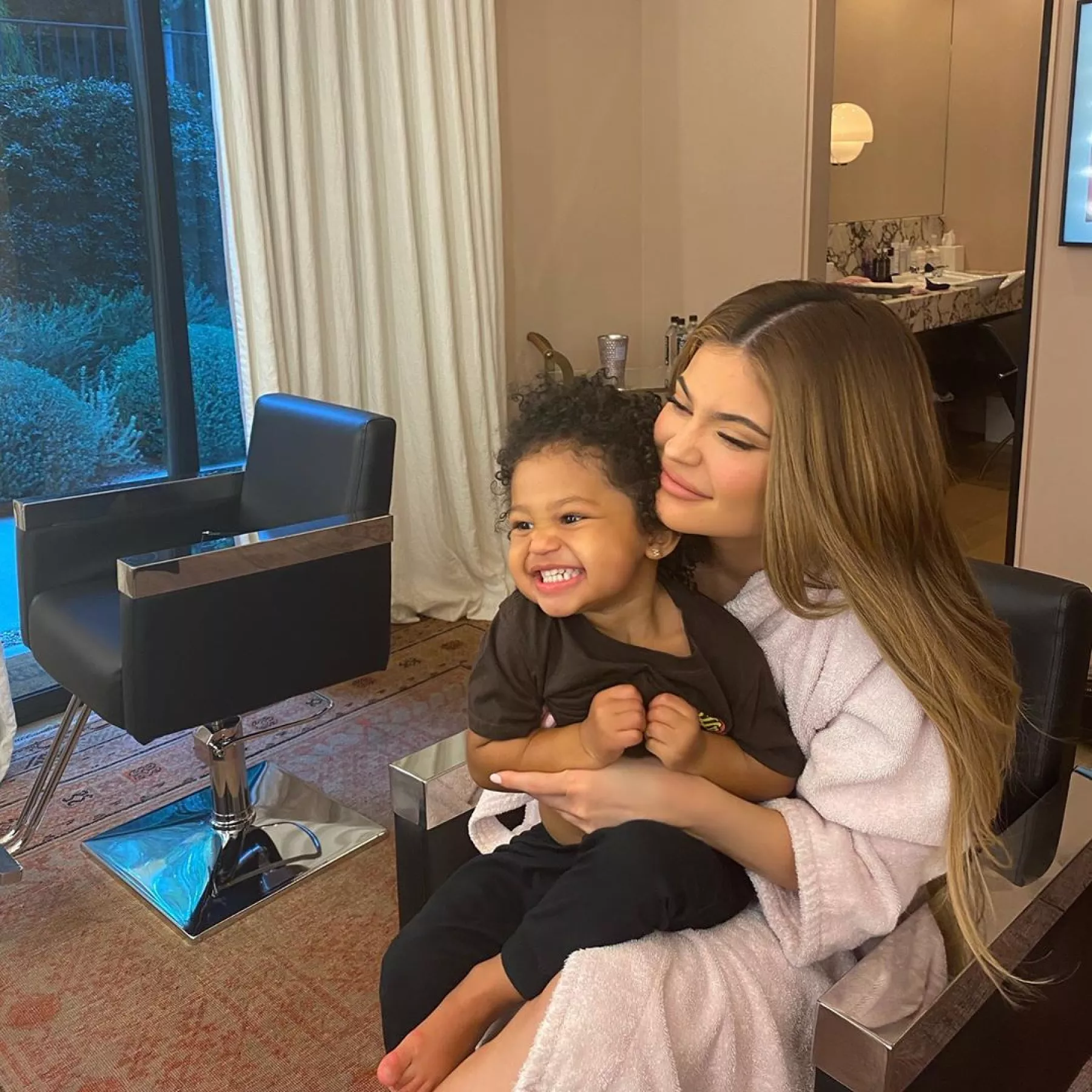 Kylie Jenner y Stormi.