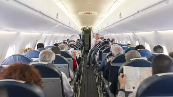 Mexicano es condenado a 18 meses de prisión por saltar de avión en EU