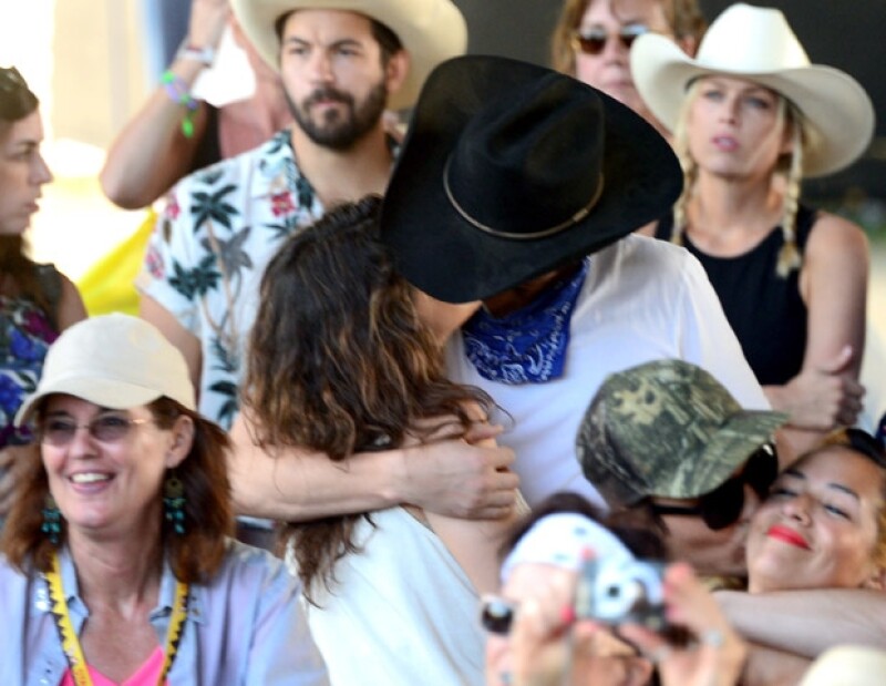 Ashton y Mila se han dejado ver muy cariñosos a últimas fechas.