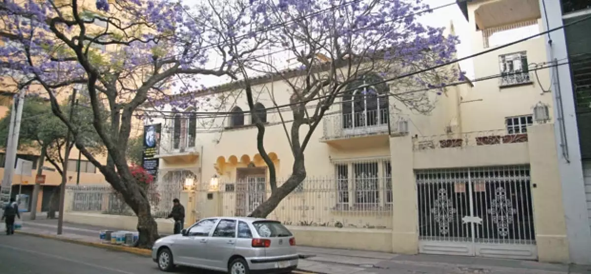 Carlos vivió de niño en Av. México 51 y lo llevaban caminando a su kinder, el G.B. de Annes.