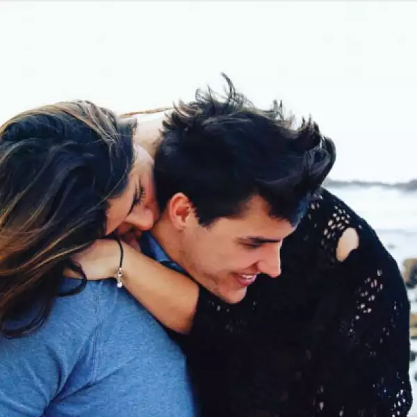 A sus 9 meses de noviazgo han visitado diferentes lugares. Aquí demostrando su amor en Punta Mita.