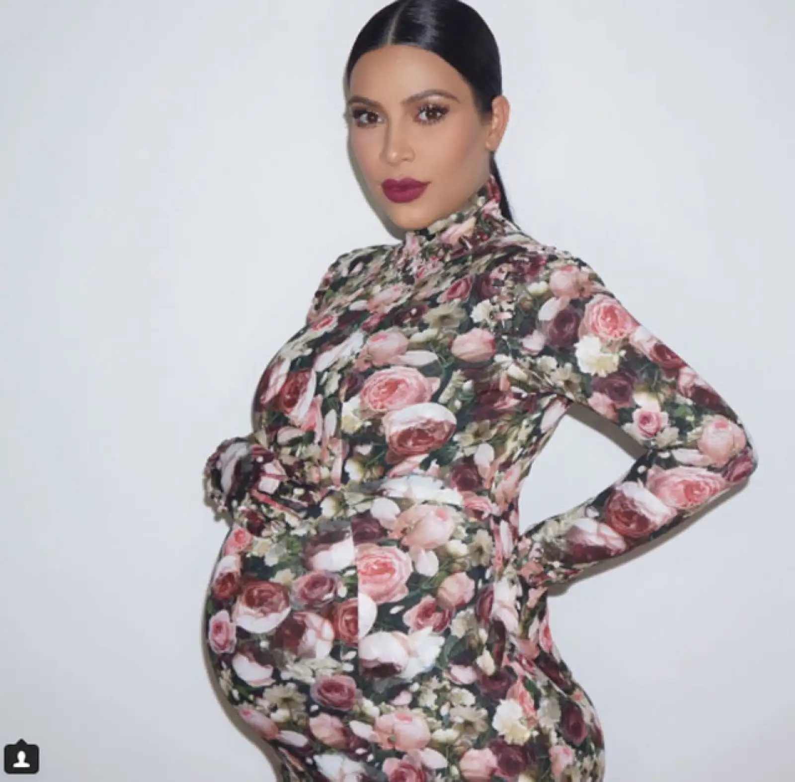 Kim recicló el infame vestido floral Givenchy del MET Gala 2013.