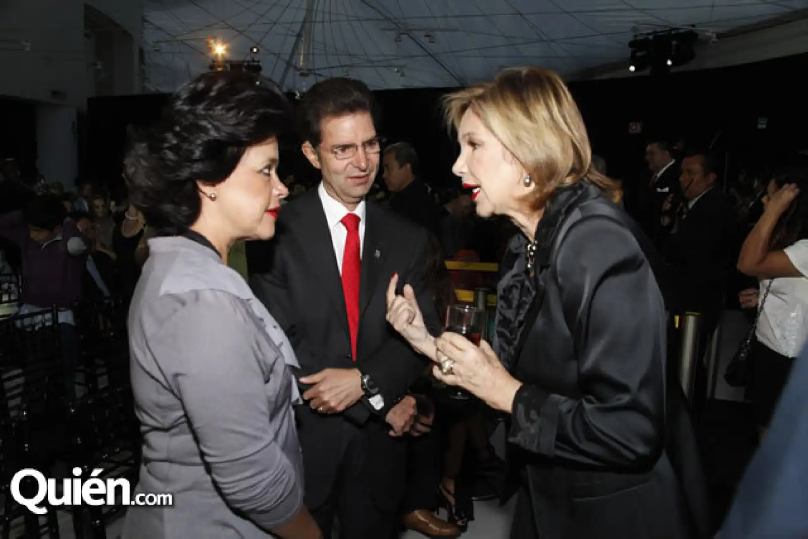 Sara y Raúl Baillères con Guadalupe Loaeza