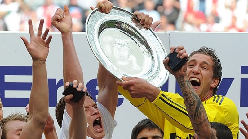 El Ajax Tira Por Accidente El Trofeo De La Liga Holandesa