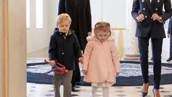 Charlene de Mónaco y sus hijos con Brigitte Macron 2