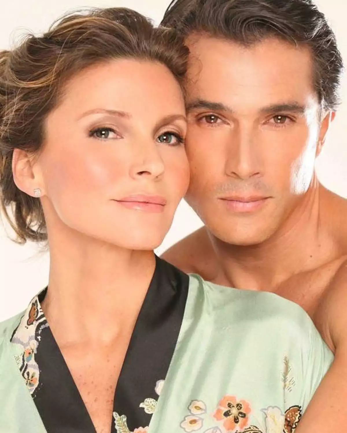 Issabela Camil y Sergio Mayer