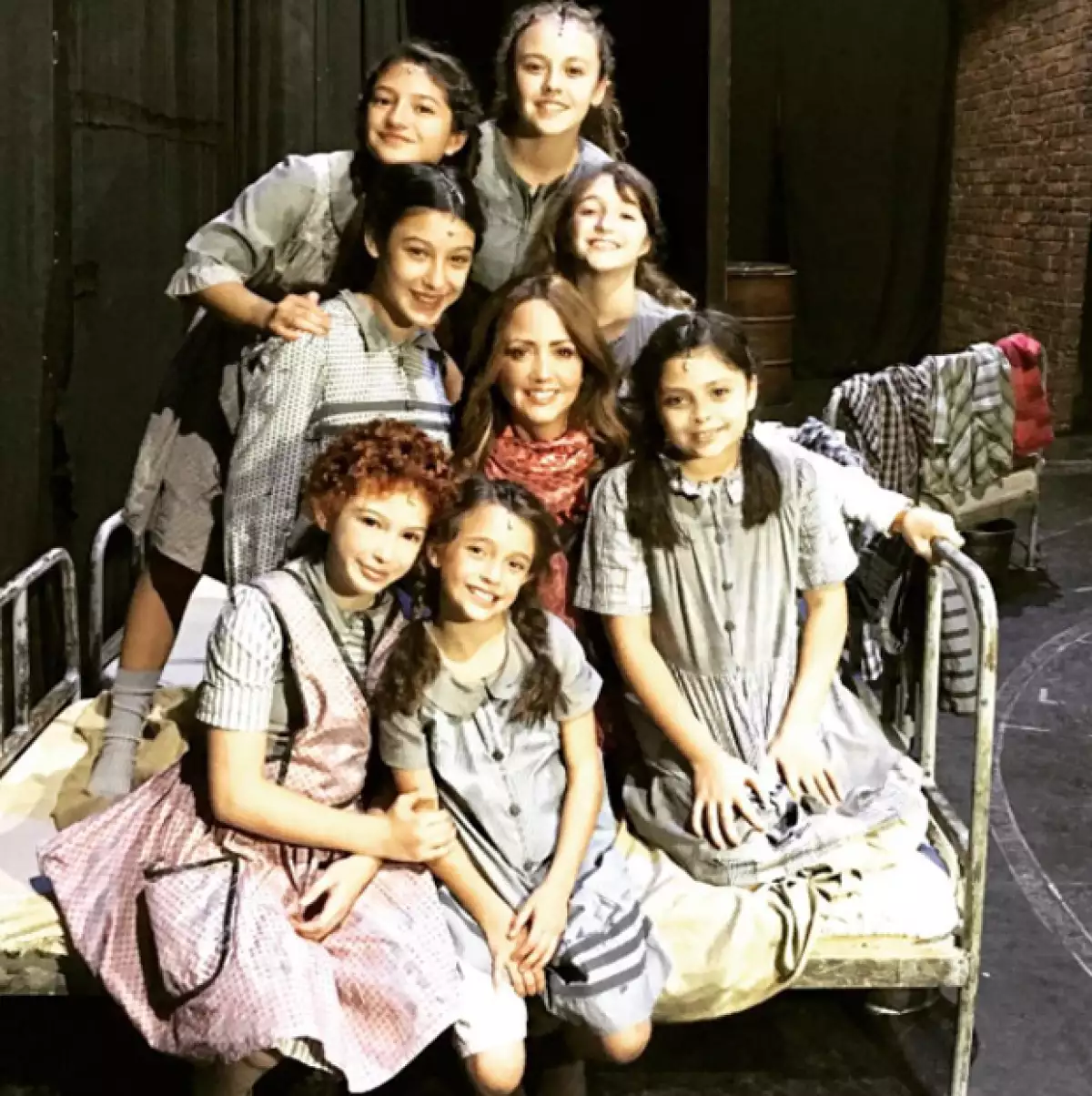 Andrea Legarreta estuvo presente en varias funciones de la puesta en escena `Annie, el musical´.