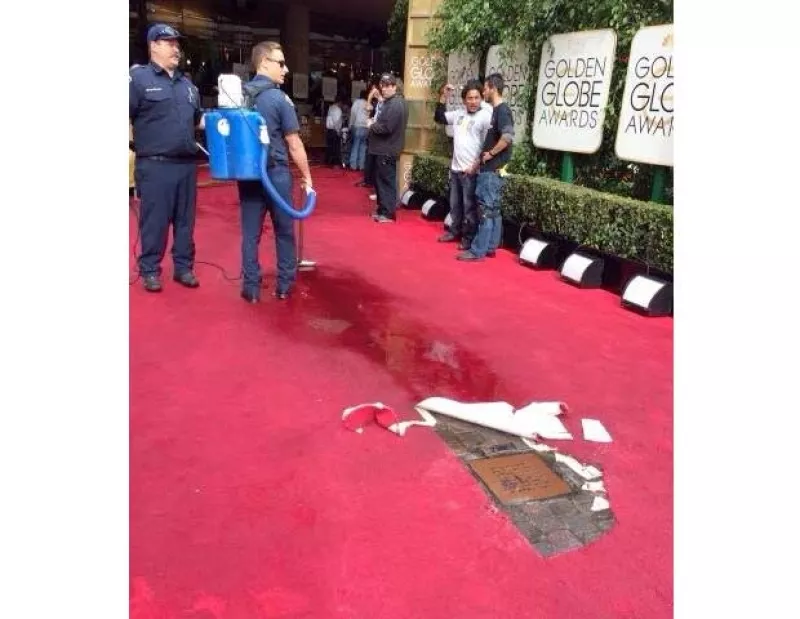 Horas antes del inicio de la ceremonia se vivieron momentos de crisis cuando una inundación amenazó con arruinar la alfombra roja.