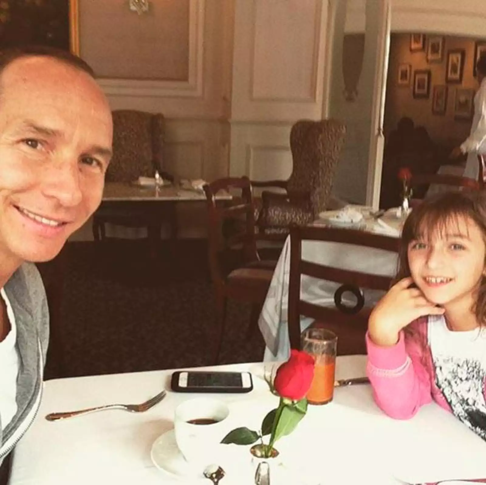 Nina y su papá, Erik Rubín.