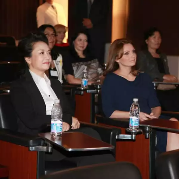 Peng Liyuan y Angélica Rivera.