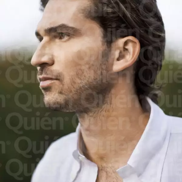 Hernán Junco (Camisa: Brooks Brothers.)