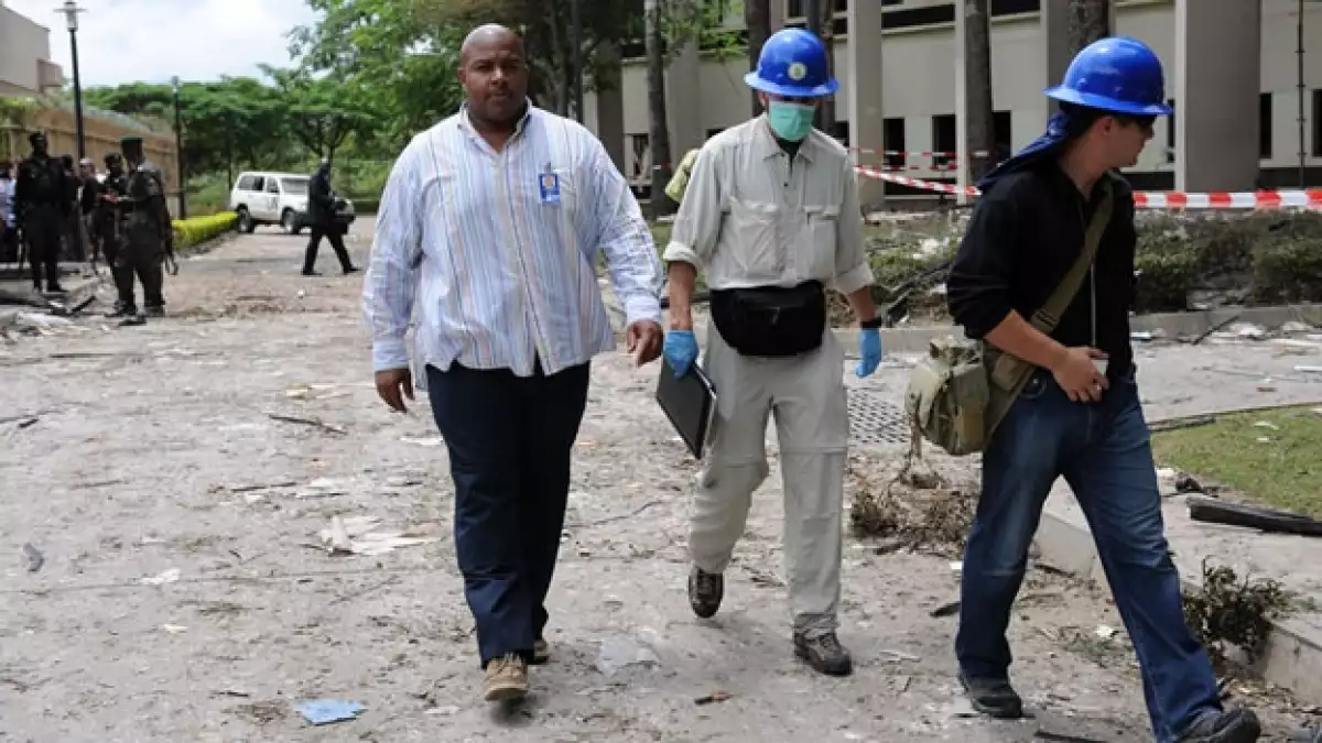 forenses de naciones unidas inspeccionan el edificio dañado por atentado