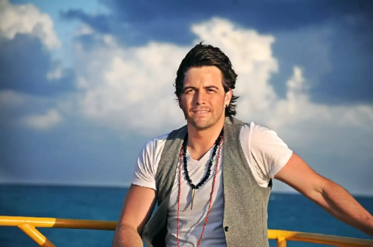 Mane de la Parra se encuentra en uno de los mejores momentos de su vida, ya que portagoniza Esperanza de Corazón y está por estrenar la película El cielo en tu mirada.