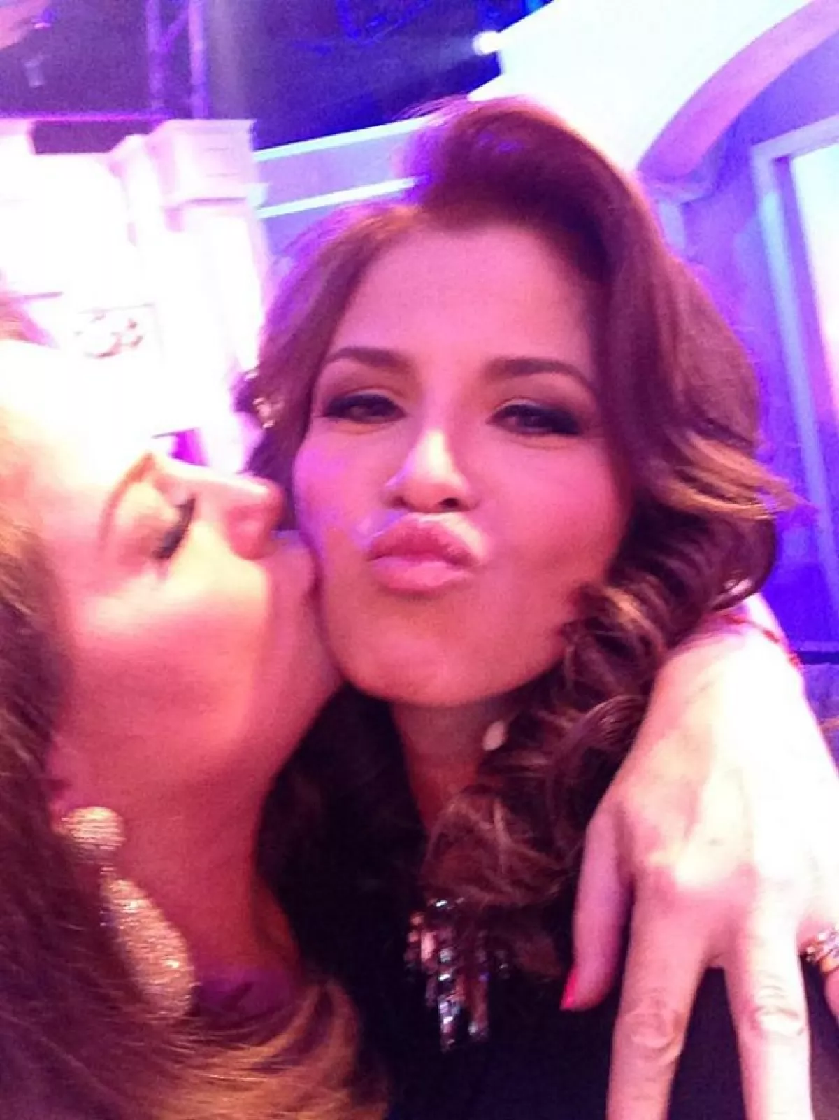 Así recibieron a la conductora sus compañeras del programa `Netas Divinas´del que tuvo que ausentarse por su embarazo.