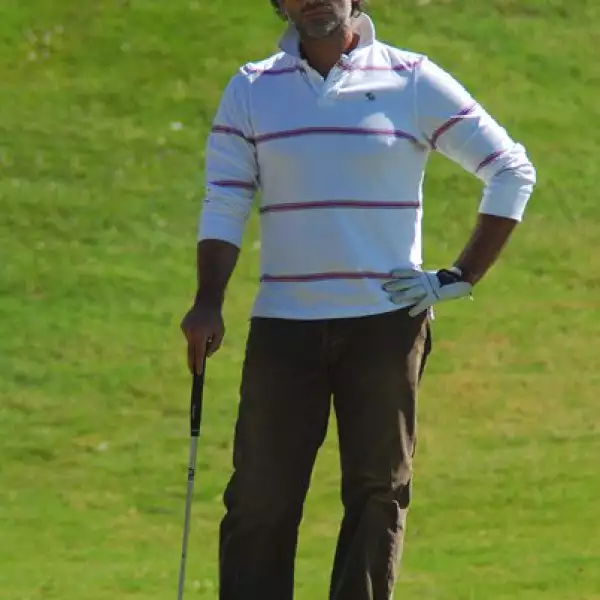 A pesar de que apenas hace unos días lanzó su disco "De noche-clásicos a mi manera", con boleros y baladas, el cantante se dio espacio para este evento benéfico.