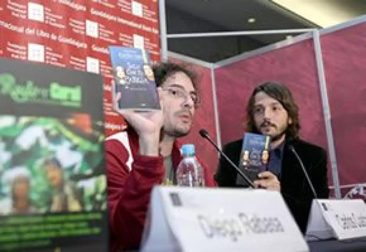 El actor mostró la versión literaria del filme en la Feria Internacional del Libro de Guadalajara.