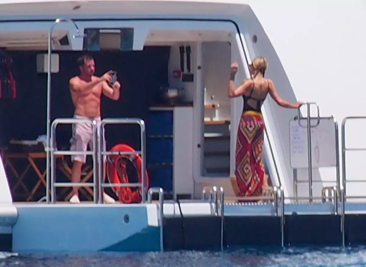 Thomas es conocido por la empresa The Perform Group, por lo que posee varios millones en su cuenta bancaria.