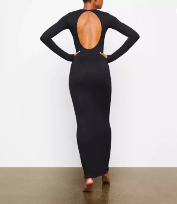skims-vestido-escote.png