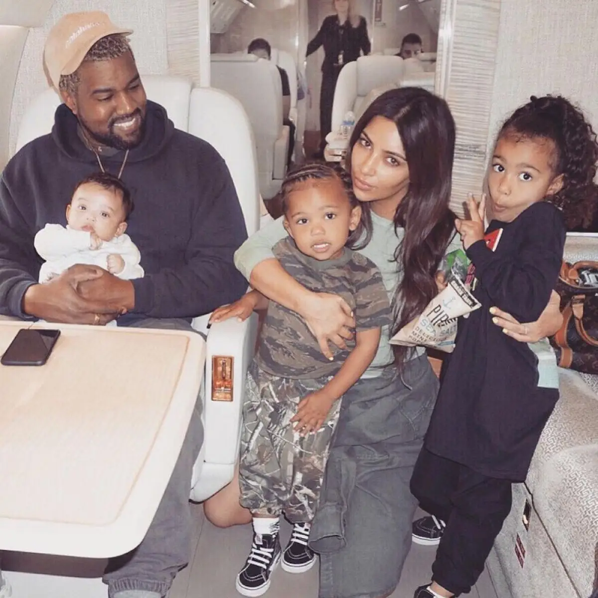 kanye-kim-hijos.jpeg