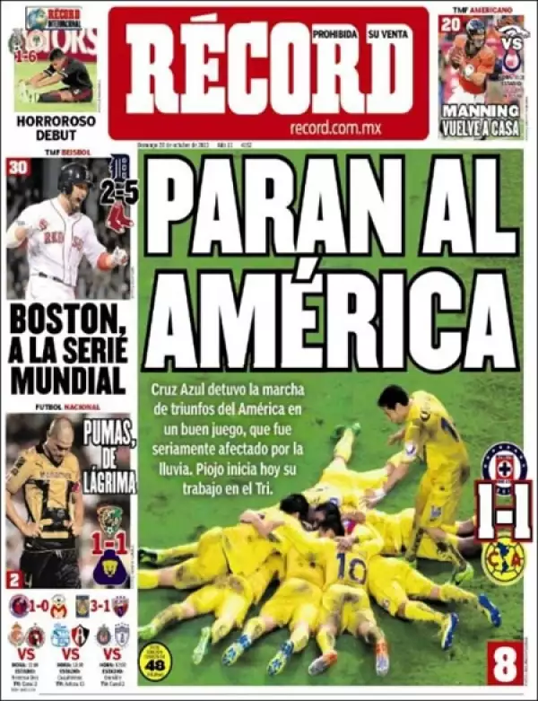 Se dice que el intérprete dejó varios fajos de dólare como pago.