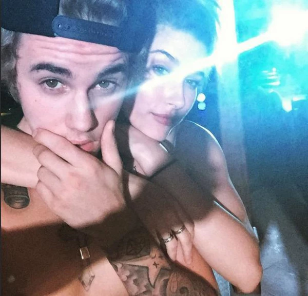 Al parecer, las familias de ambos están contentos con la relación de Justin y Hailey.