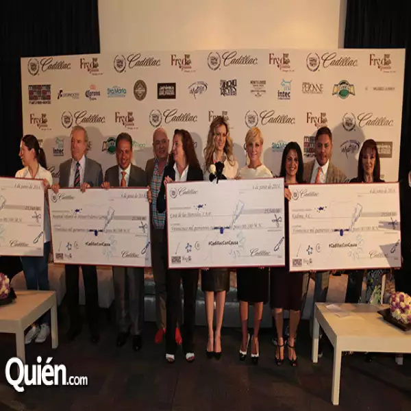 Entrega de Cheque de la Subasta Oso Fredo