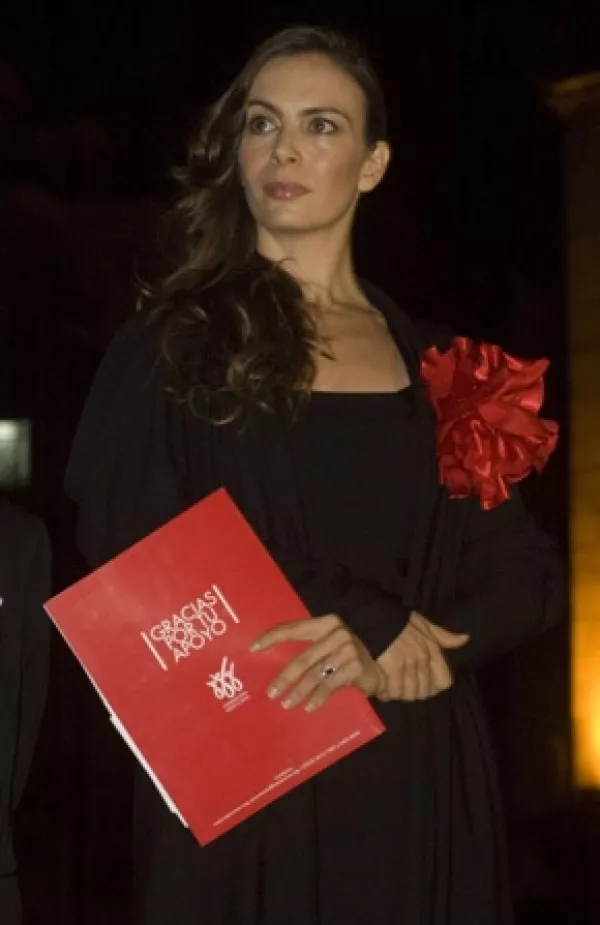 La cantante vuelve al ámbito musical con el tema  `La última vez´, y cuyo videoclip se transmite en diferentes canales de televisión.