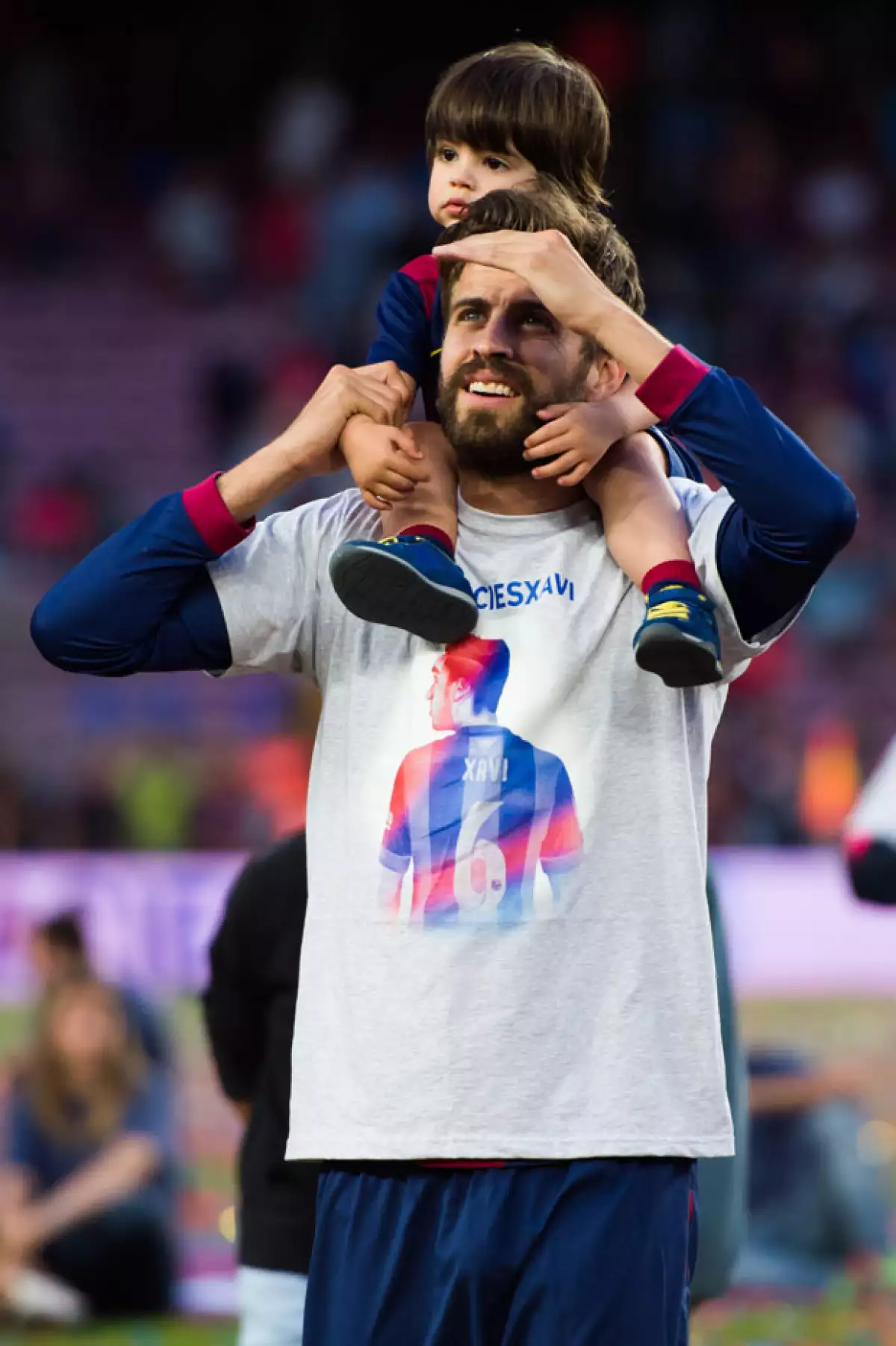 El futbolista ha causado polémica el fin de semana después de que fuera captado saliendo de un bar en Gijón, España, en estado de ebriedad. Pero, además, fue abucheado por su comportamiento.