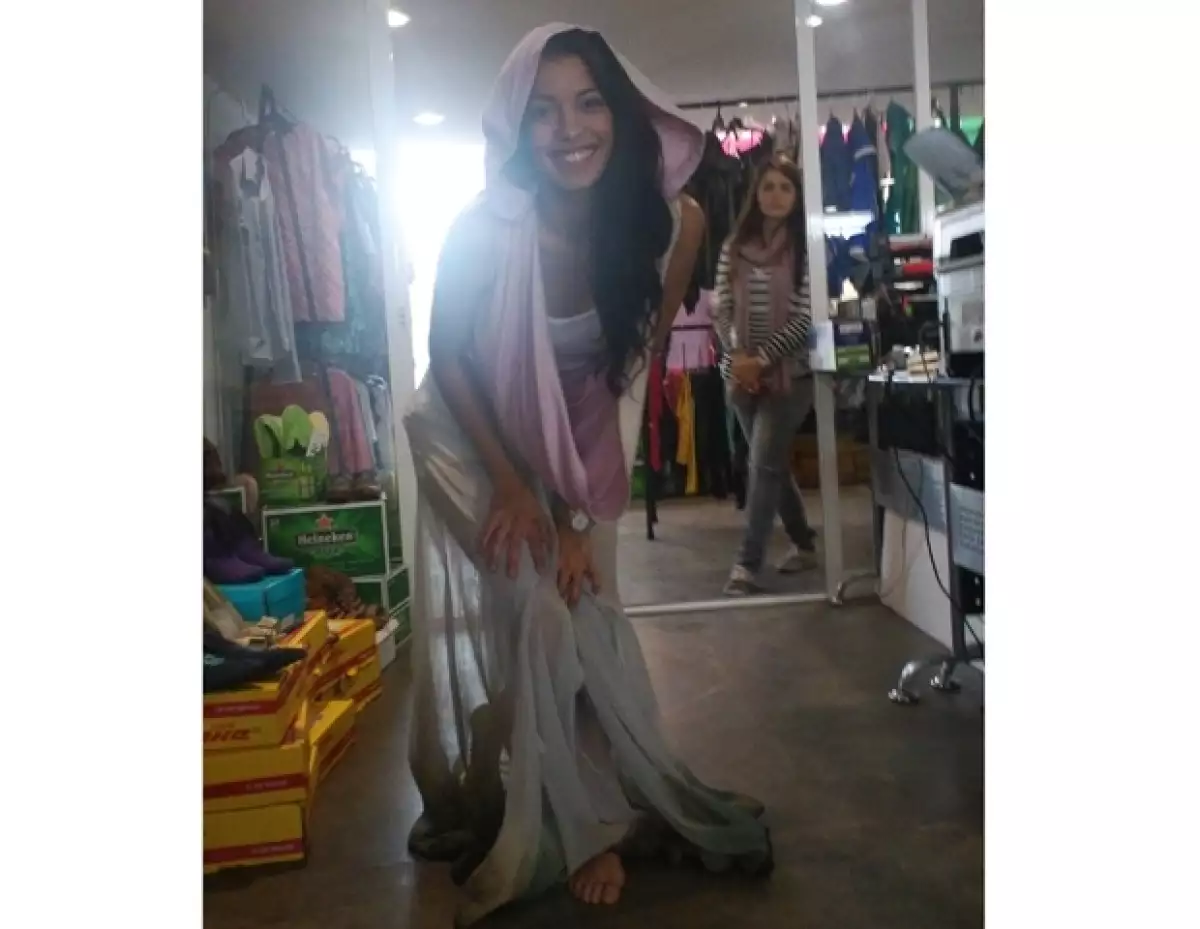 La actriz fue la invitada especial a la boutique de ‘Compra Moda Nacional', la cual reúne a los mejores diseñadores de México.