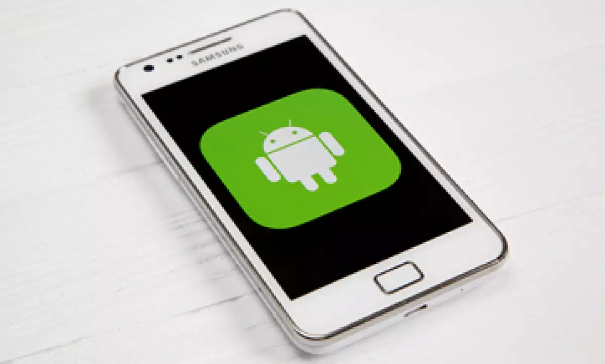 La investigación determinará si Google dice a los fabricantes de teléfonos cómo deben aparecer sus aplicaciones (Foto: Shutterstock)