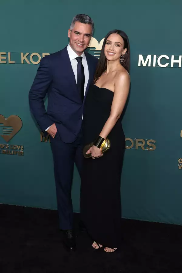 Jessica-Alba-Cash-Warren