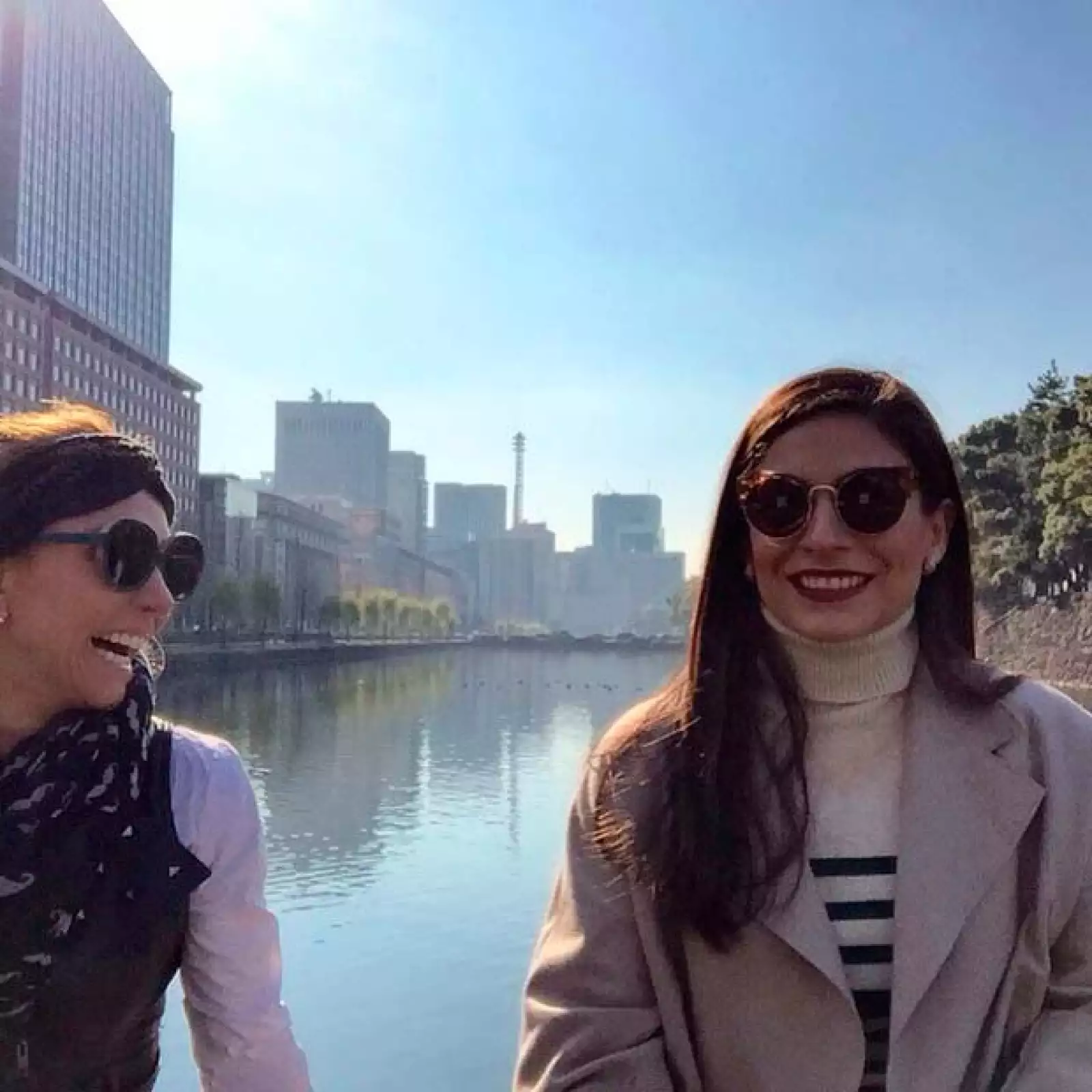 Las amigas tuvieron su sesión en el Tokyo Imperial Emperor Palace, con una vista increíble.