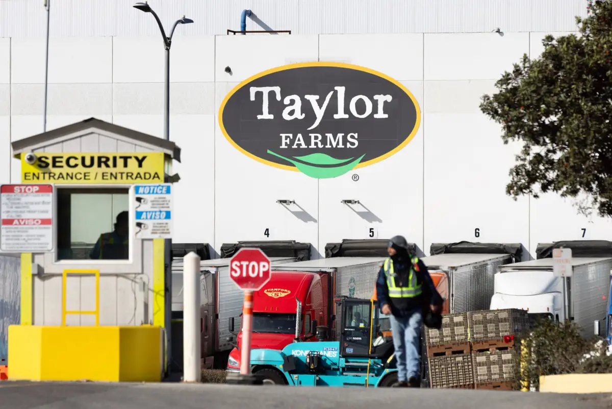 ¿Quién es el dueño Taylor Farms, la empresa de lechuga vinculada por EU al brote de diarrea explosiva?