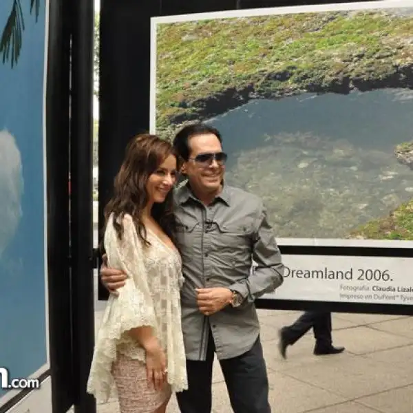 Claudia Lizaldi y Juan José Origel