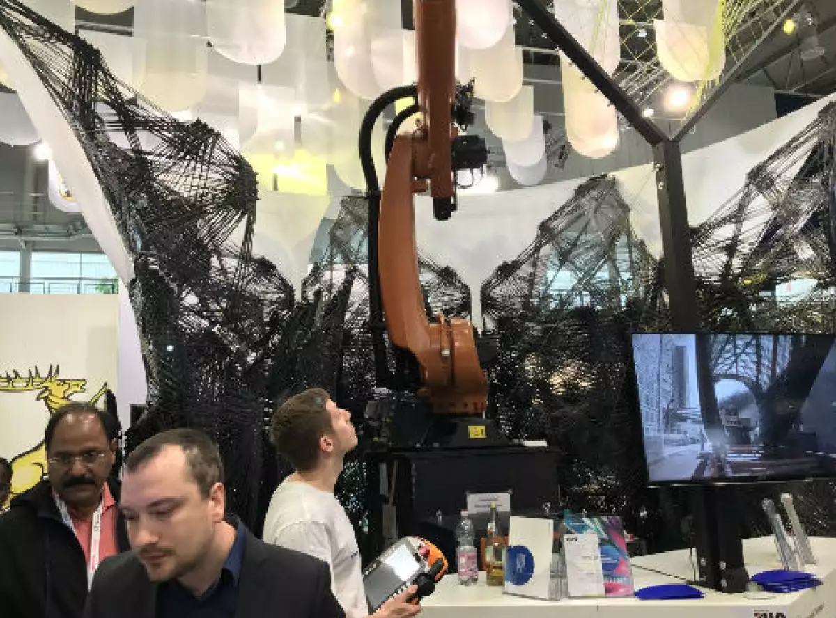 exposici�n de robot en la feria de Hannover 2018