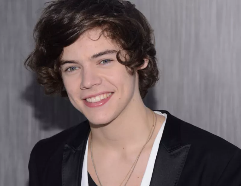 La preocupación es porque el artista enfrenta algunos problemas en la piel, por lo que su madre cree que puede ser causa de la tinta de los tatuajes y teme que las dificultades aumenten.