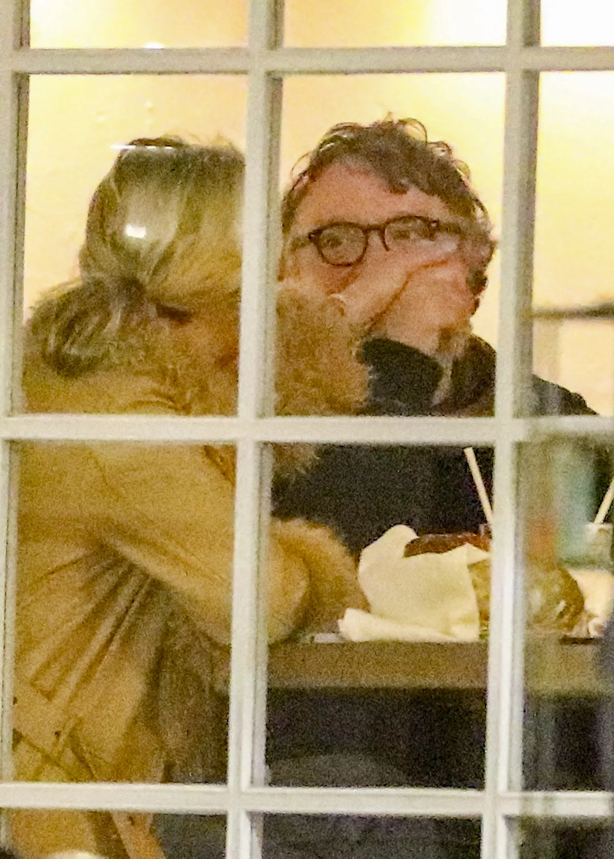 Guillermo del Toro junto a su esposa Kim Morgan.